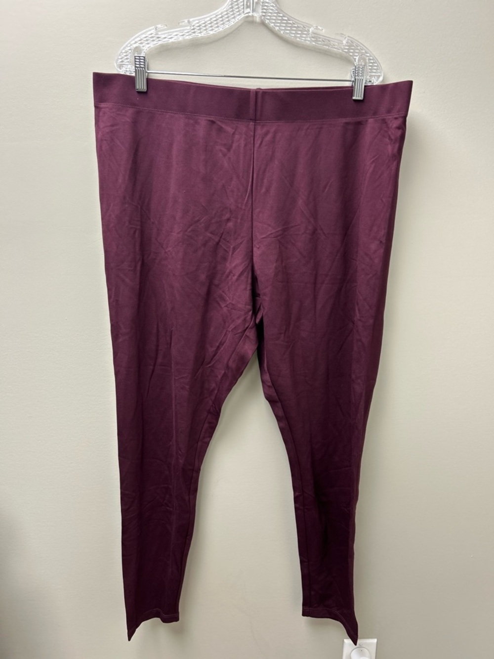 Pennington’s Women’s Burgundy Leggings